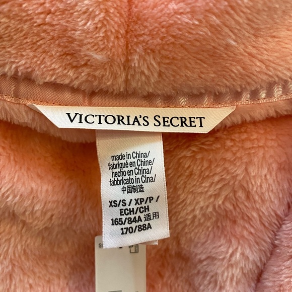 Victoria’s Secret women’s Pink Plush Bathrobe New size xs-s - Picture 7 of 10